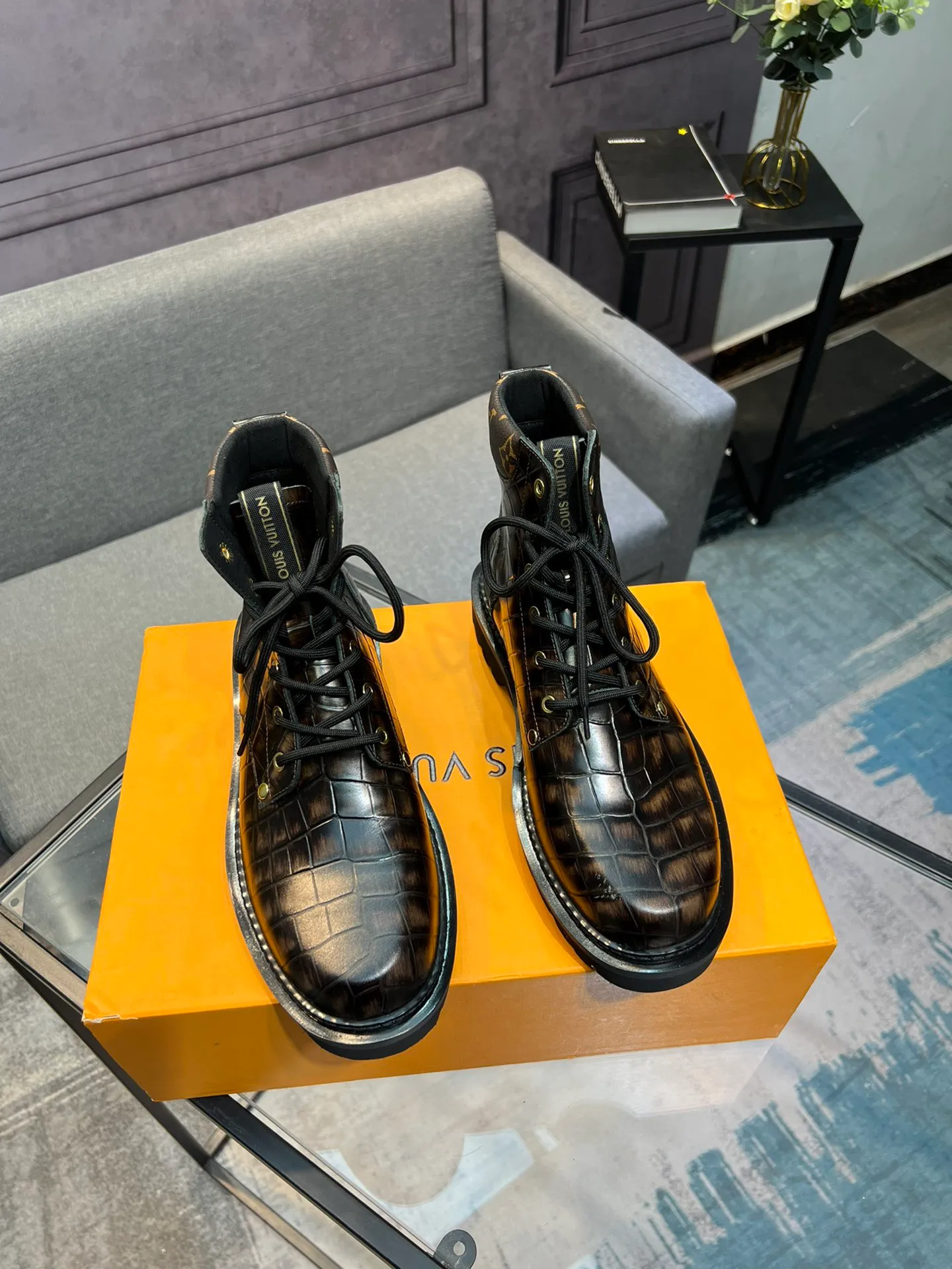 Men's shoes 💰900 L Home - the latest LV men's business casual boots, luxury and nobility are a must, all made of imported original first-layer cowhide, just to create a more comfortable wearing experience, ➕top imported water-dyed full cow lining, original high wear-resistant outsole! 👏👏 Size: Male 39-44; (38 45 46 customized)